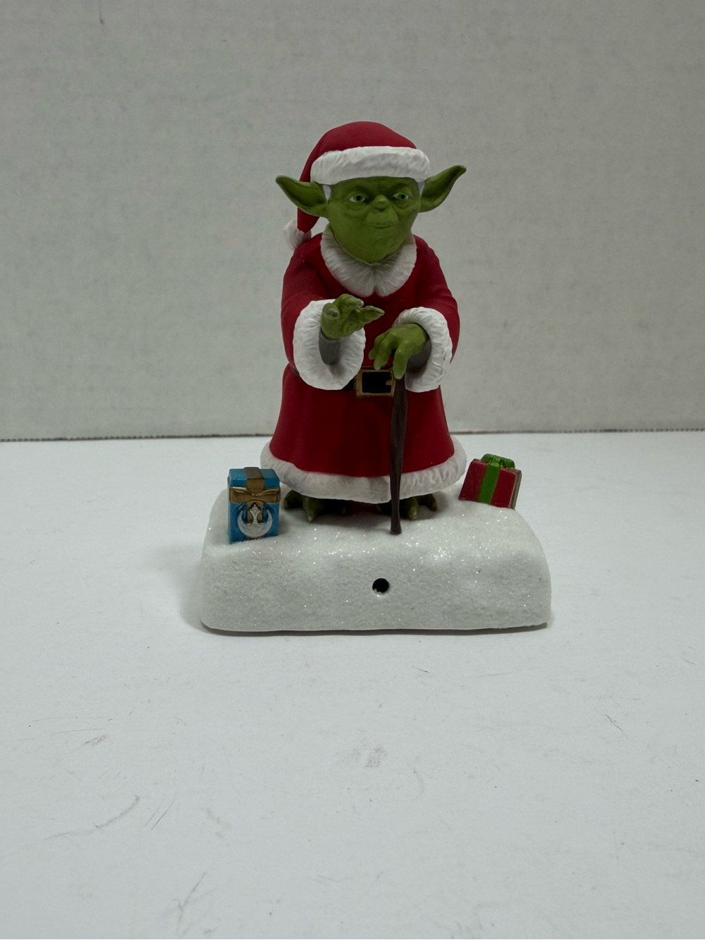 Hallmark Keepsake Yoda Peekbuster Star Wars Ornament
